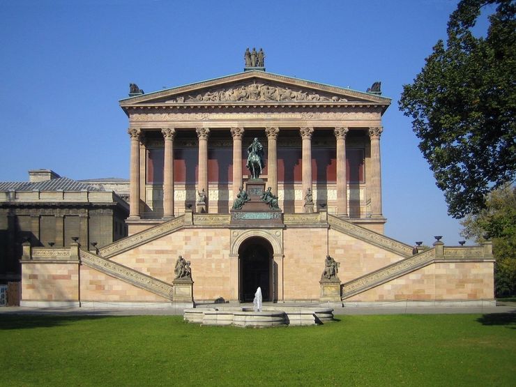 Facade of the Alte Nationalgalerie in Berlin