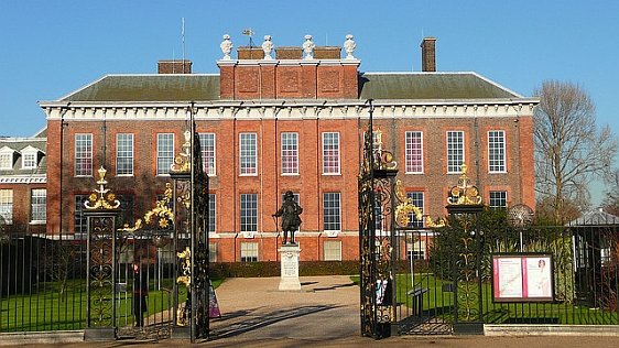 Gate to Kensington Palace in Kensington Gardens