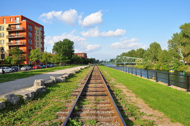 Path along the bank of the Lachine Canal