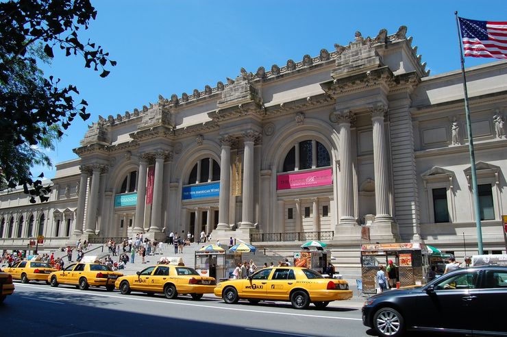 Entrance and Facade of the Metropolitan Museum of Art