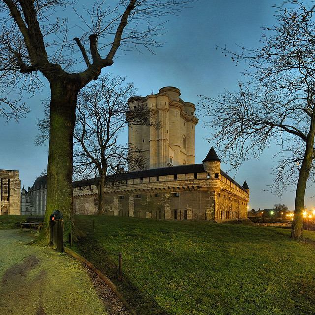 Dusk settles over Château de Vincennes
