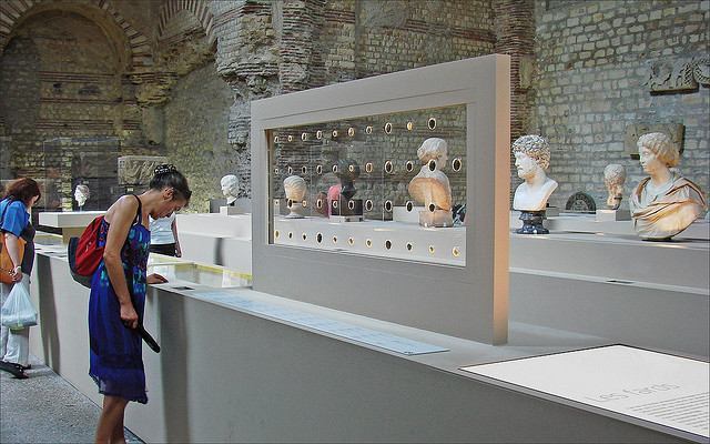 Exhibition at the Musée de Cluny showing body care and cosmetics from the antiquities through the Middle Ages