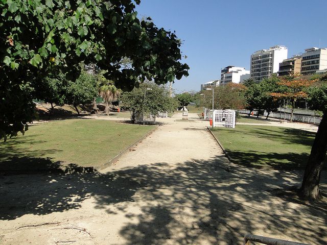 Walking path in Jardim de Alah