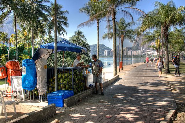 Sidewalk vendor on the shore of the Lagoon