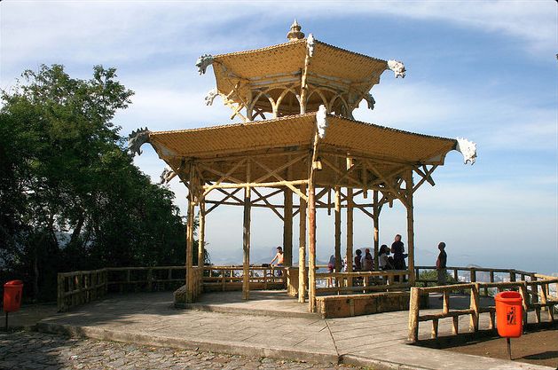 Pagoda and Viewpoint at Vista Chinesa