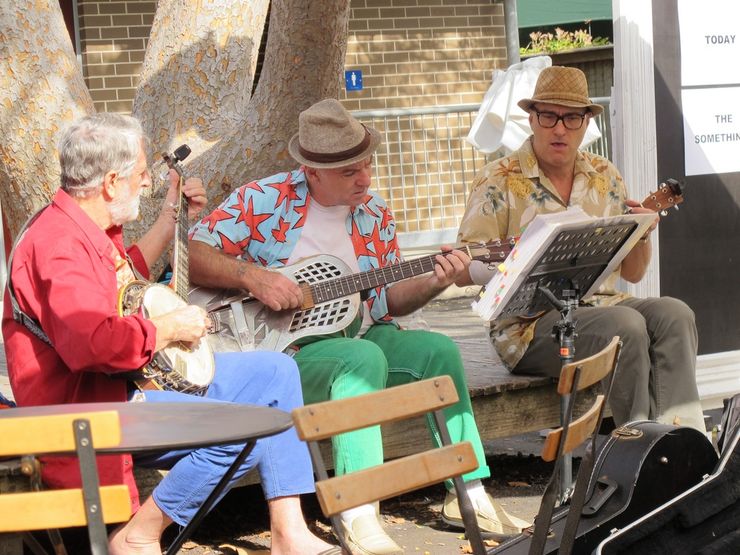 Buskers entertain and add to the atmosphere at Paddington Markets