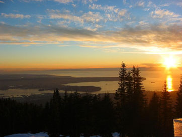 Spectaular solnedgang udsigt over Vancouver og videre fra Grouse Mountain