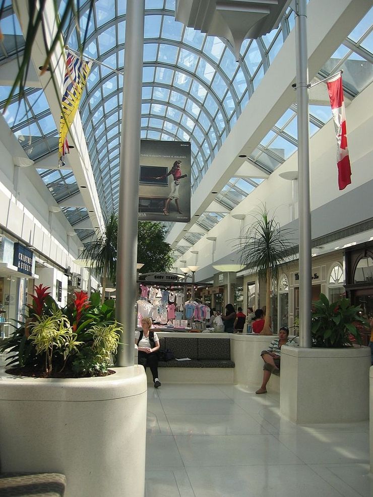 Interior of Oakridge Centre