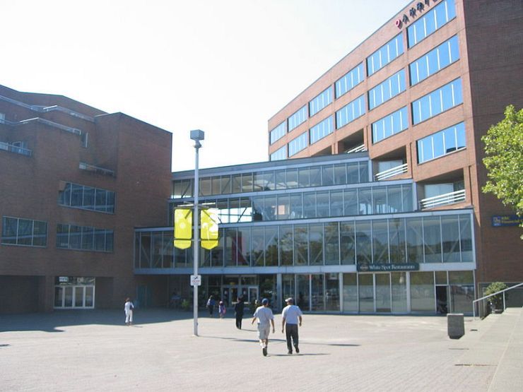 Entrance to Oakridge Centre