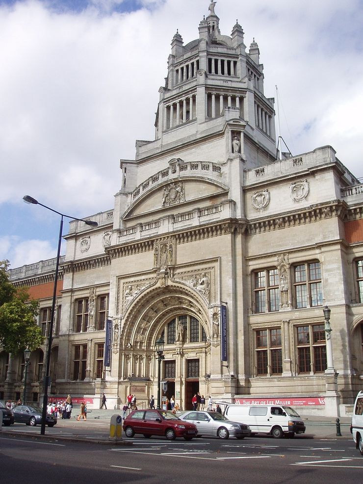 Entrance to the Victoria and Albert Museum