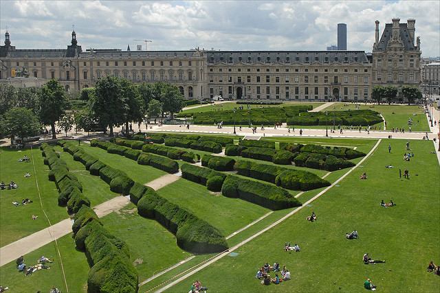 Nearing the end of this walk you will pass through the beautiful Jardin des Tuileries and in front of the world famous Louvre