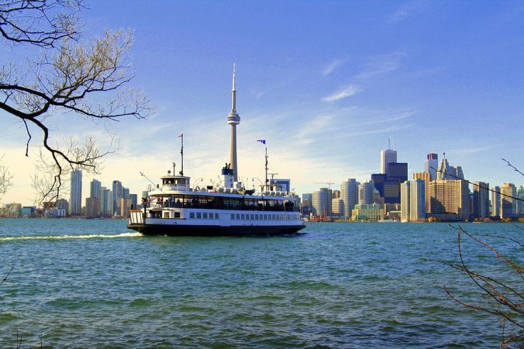 A Toronto Island Ferry leaves Centre Island