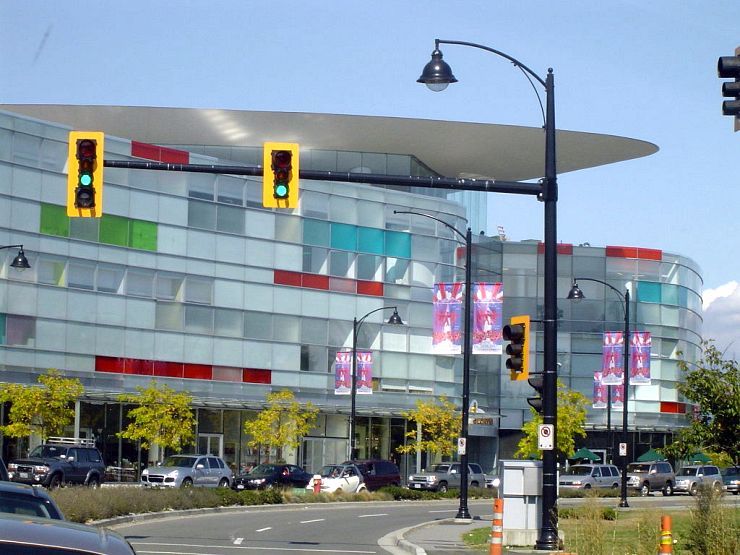 Exterior of the Aberdeen Centre mall